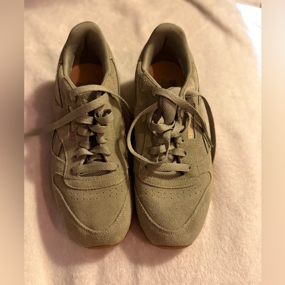 Reebok Classic Suede Sneakers in Green - men’s 5.5